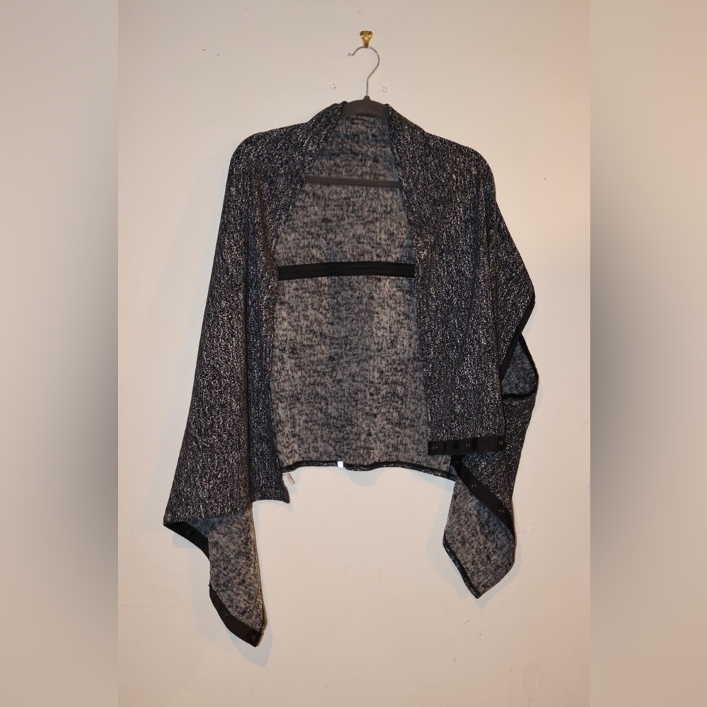 Lululemon convertible scarf black+white